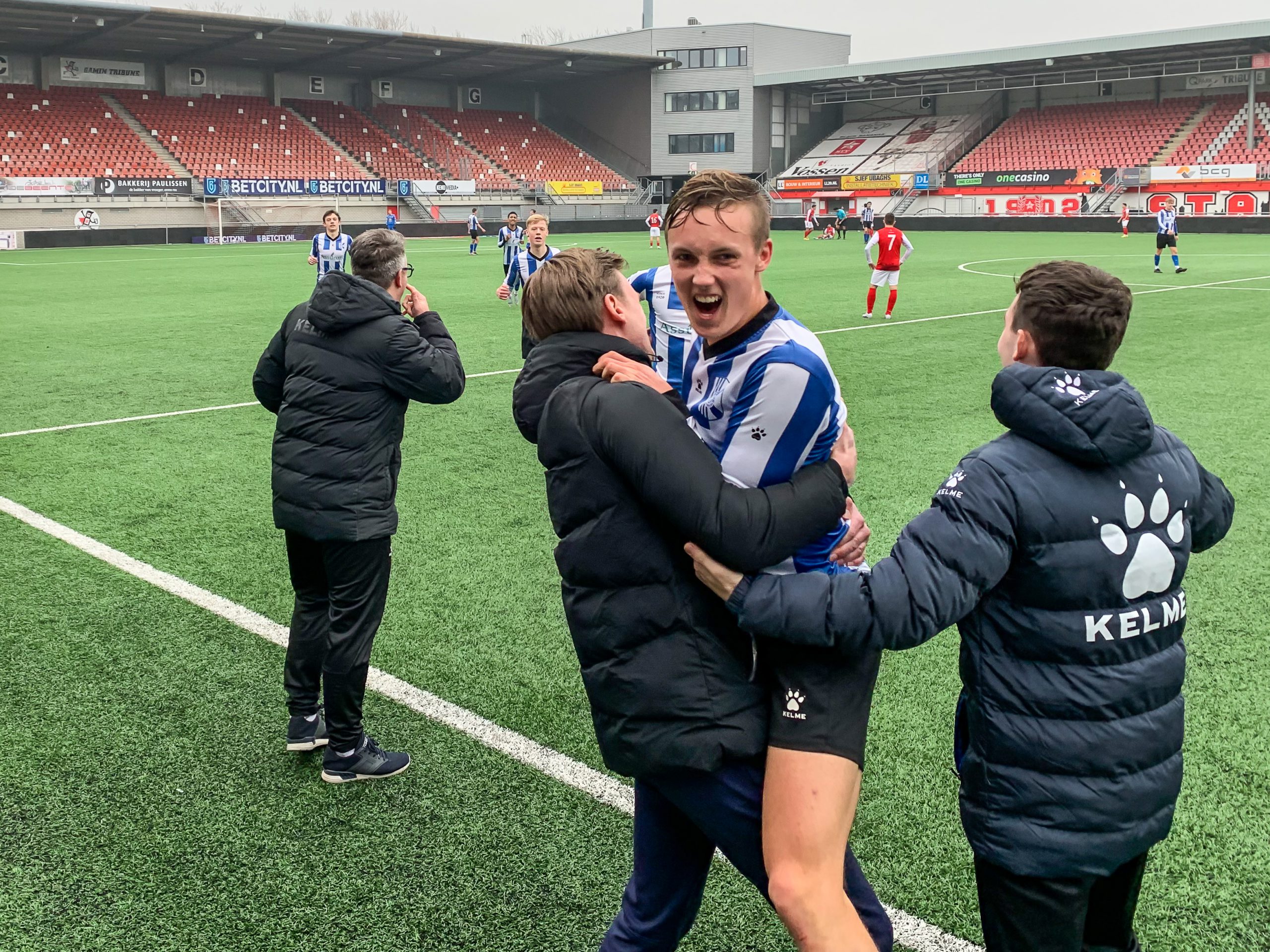 Jong Quick Boys houd zicht op de koppositie