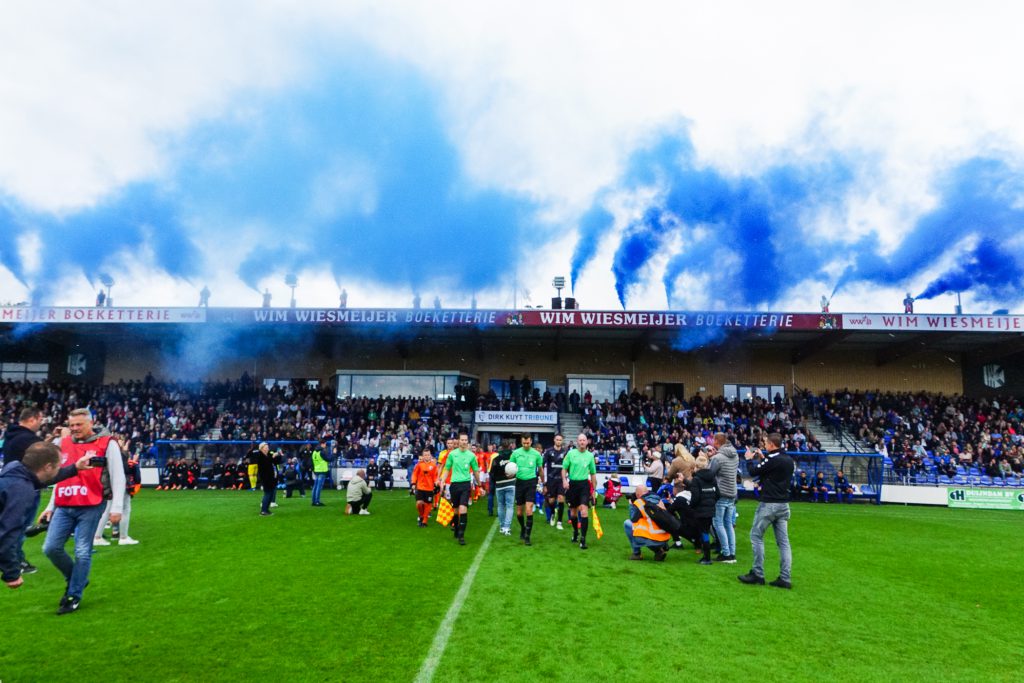 sfeer, opkomst, derby, actie, spandoek (10)