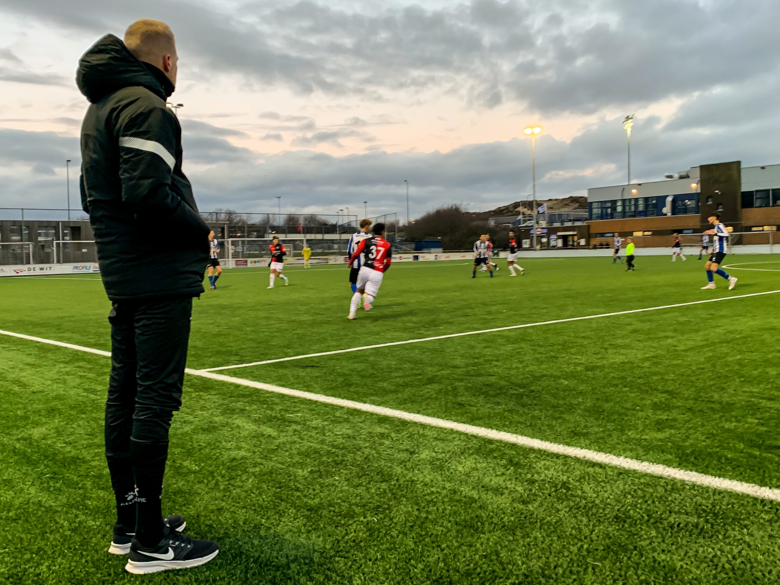 Jong Quick Boys geeft grote voorsprong alsnog weg