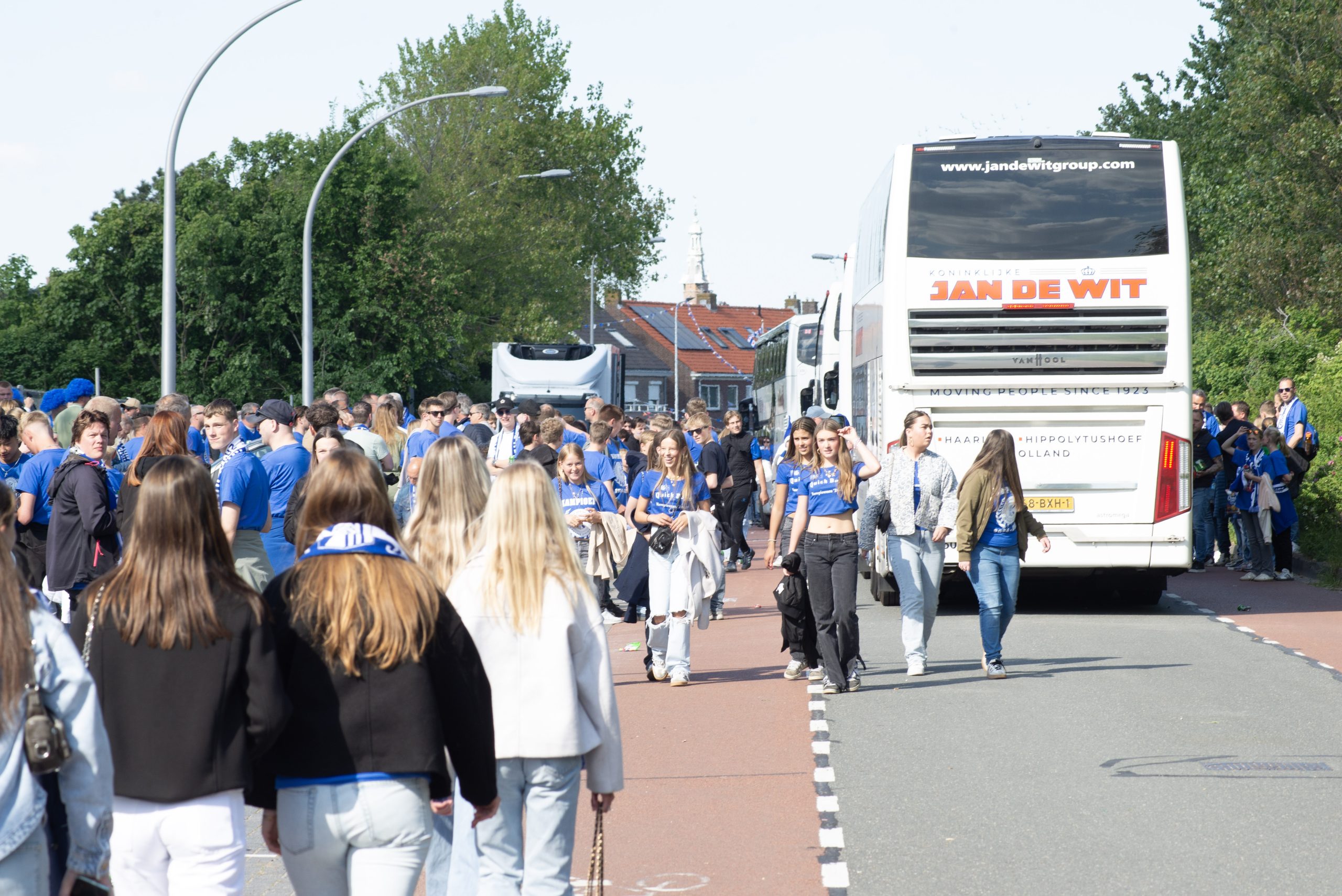 vertrek, bussen, bus, drukte, supporters, busvervoer, (4)