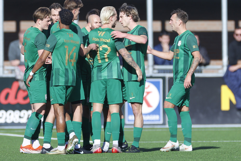 Quick Boys houdt met 10 man punt over in Spakenburg - K.v.v. Quick Boys